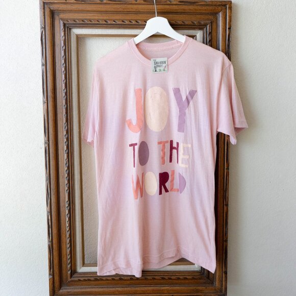 Oliver & Otis NWT Women's Size Medium Joy to the World Holiday Christmas Tee - Picture 4 of 5